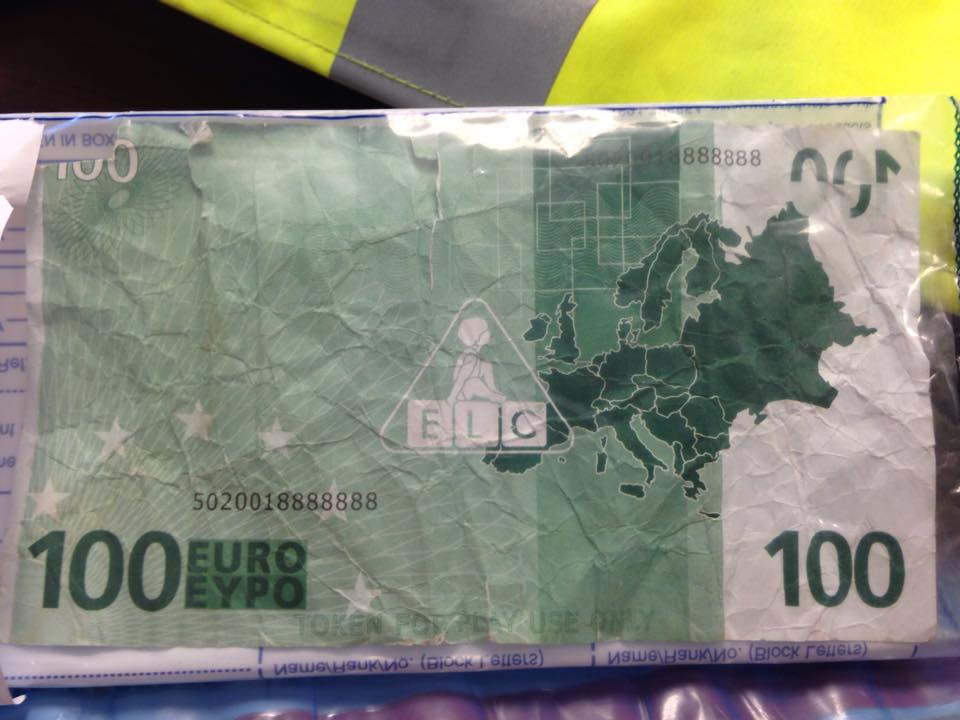 The toy 100 euro note