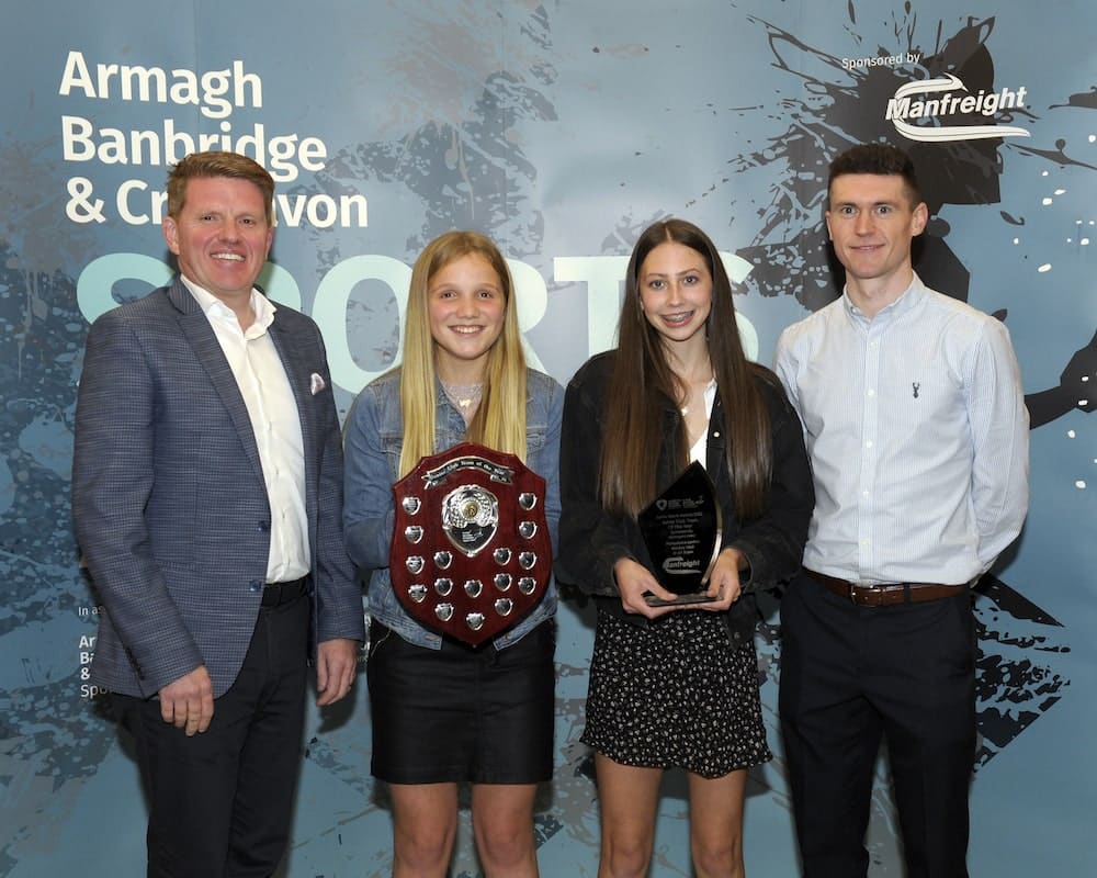 Portadown Ladies Hockey Club U15 Team wins the Junior Club Team Award sponsored by Manfreight Limited. Nick McCullough from Manfreight Limited and Commonwealth Games athlete Matthew Teggart present the award.