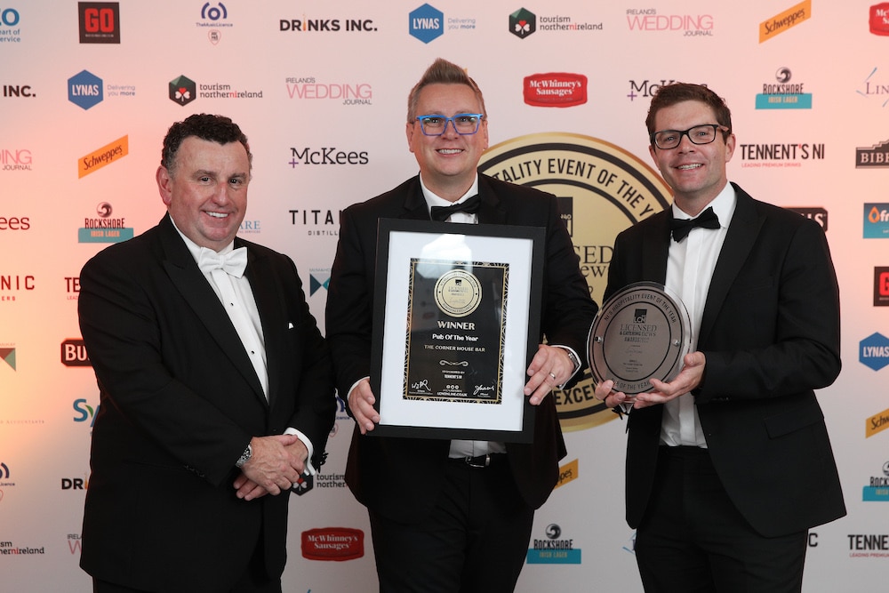 Bill Penton, Managing Editor of the Licenced Catering News presents the award for Pub of the year to Trevor McCann of The Corner House Bar, Derrymacash also pictured is JC Rice of Tennents NI who sponsored the award. Photography by Phil Smyth Photography.