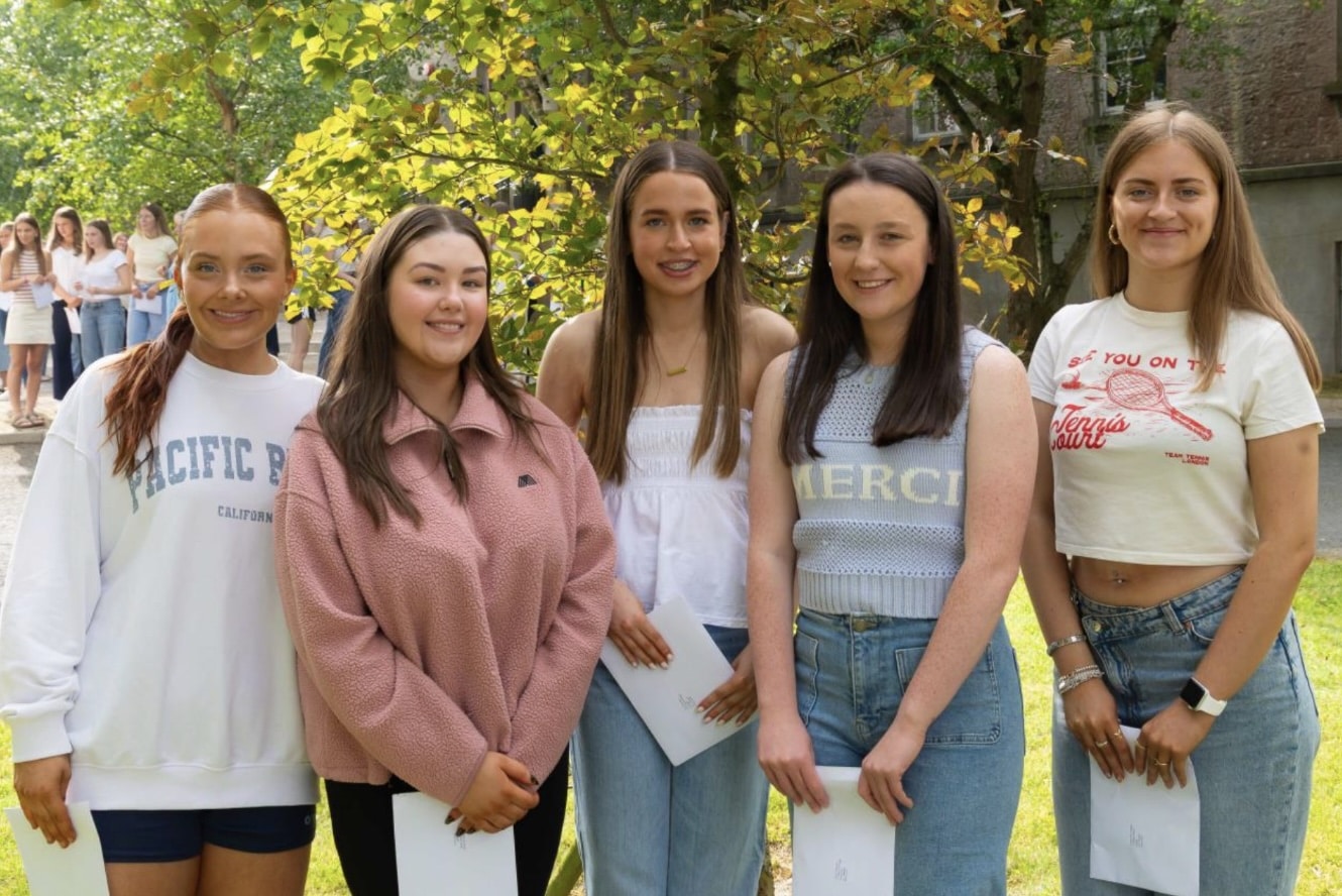 Having achieved excellent results, Eve Furphy, Mollyrose Byrne, Lucy Donnelly, Annie O’Hanlon and Caitlin McConaghey will now studyt law at university.