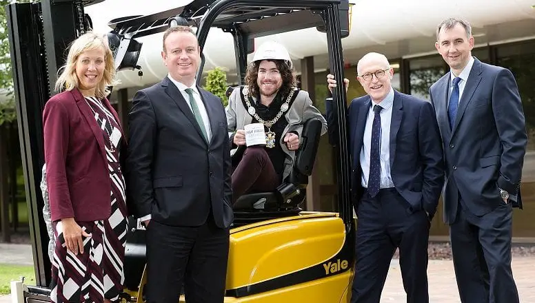 A stellar line-up of energy experts and advisors has been assembled by Armagh City, Banbridge and Craigavon Borough Council, in collaboration with Manufacturing NI, for a compelling event aimed at businesses and organisations seeking practical advice and assistance on how to better manage their energy needs and reduce costs. Launching plans for the event with Lord Mayor Cllr Garath Keating (centre) are (from left to right) the council’s Head of Economic Development, Nicola Wilson, Stephen Kelly, Chief Executive, Manufacturing NI, event host and award-winning business journalist and presenter Jamie Delargy and Darren Johnston, Manufacturing Engineer Manager, Hyster-Yale Group.