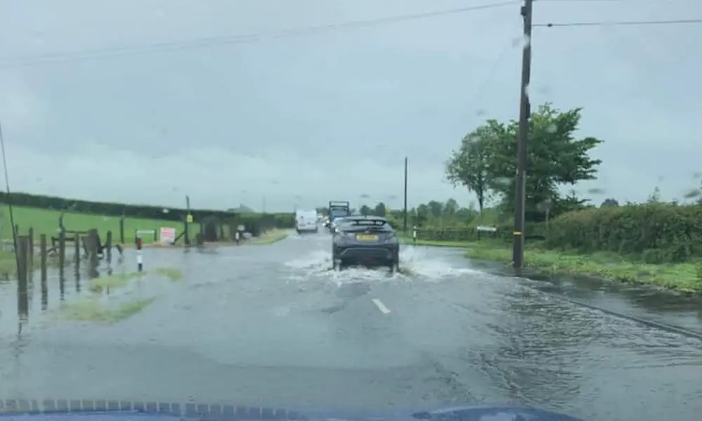 Flooding causing havoc for motorists on Co Armagh roads – Armagh I