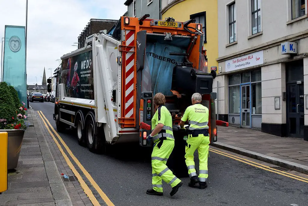 Bin lorries by Kenneth Allen : Geograph