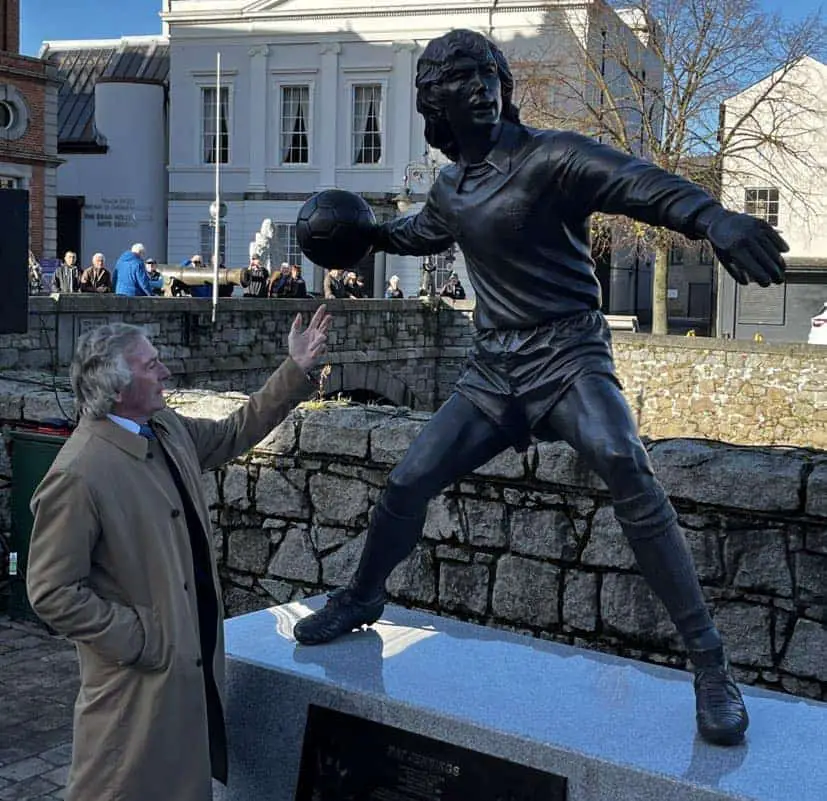 Pat Jennings statue