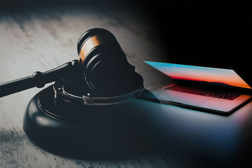 Online laptop courts justice